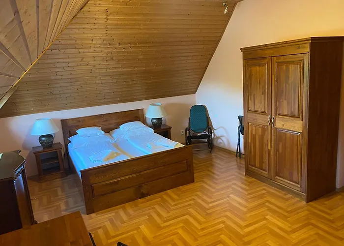 Juhász Alojamento de Acomodação e Pequeno-almoço 4*